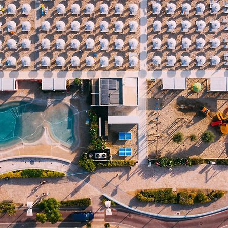 Hotel International Direttamente Sulla Sabbia Misano Adriatico Kültér fotó