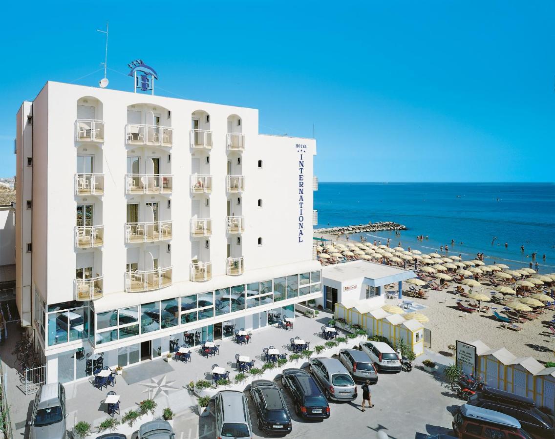 Hotel International Direttamente Sulla Sabbia Misano Adriatico Kültér fotó
