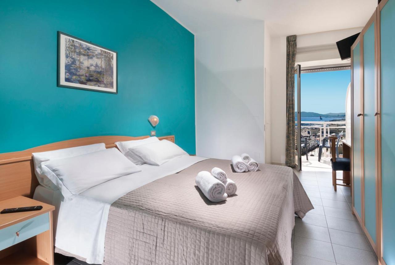 Hotel International Direttamente Sulla Sabbia Misano Adriatico Kültér fotó