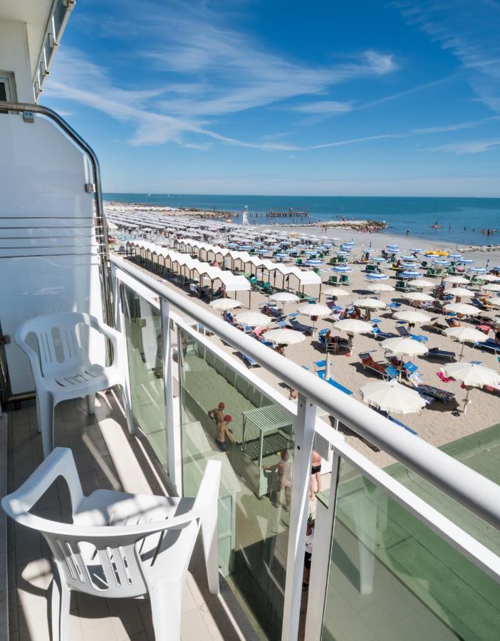 Hotel International Direttamente Sulla Sabbia Misano Adriatico Kültér fotó